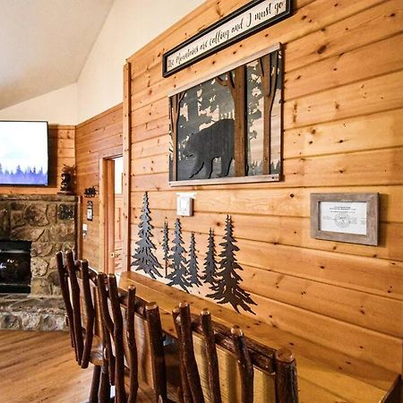 Four Private Suites - Hot Tub - Arcade - Fast Wi-Fi - One Minute To Parkway Fun Pigeon Forge Dış mekan fotoğraf