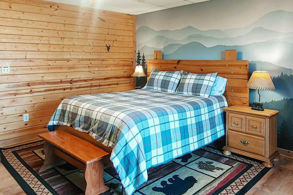 Four Private Suites - Hot Tub - Arcade - Fast Wi-Fi - One Minute To Parkway Fun Pigeon Forge Dış mekan fotoğraf