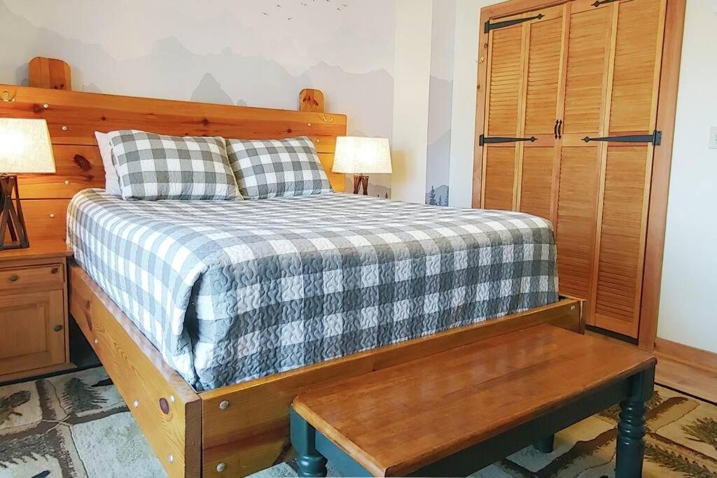 Four Private Suites - Hot Tub - Arcade - Fast Wi-Fi - One Minute To Parkway Fun Pigeon Forge Dış mekan fotoğraf