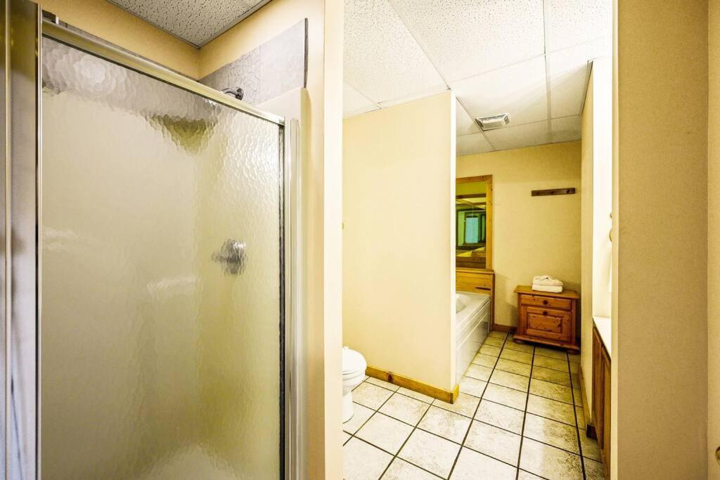 Four Private Suites - Hot Tub - Arcade - Fast Wi-Fi - One Minute To Parkway Fun Pigeon Forge Dış mekan fotoğraf